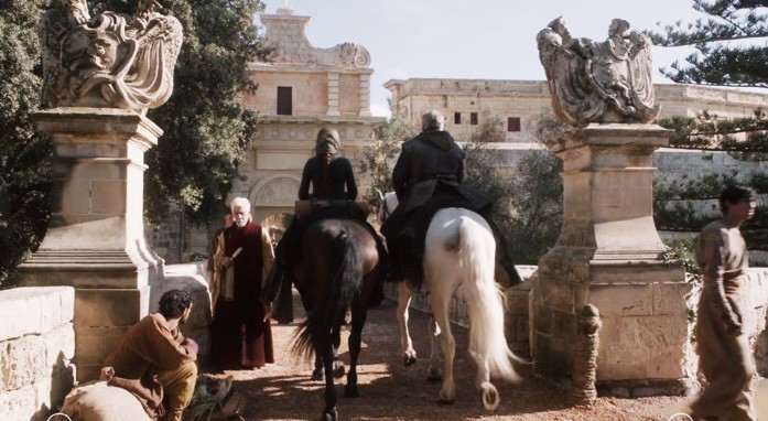 Catelyn arrives in Kings Landing in Season 1