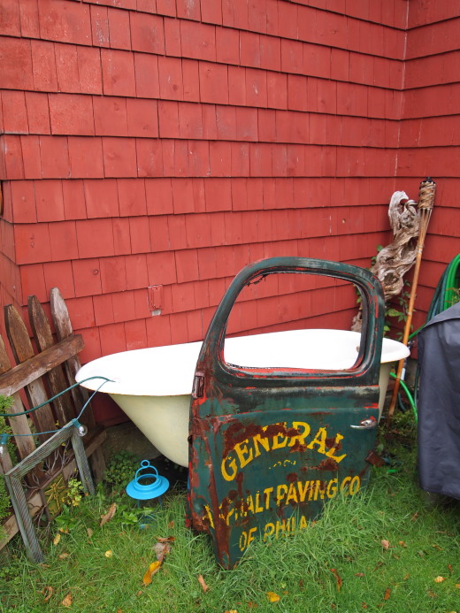 I would have never thought of putting this setup together. One of the charming details in the Berkshires.